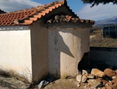 Δεν έχουν ούτε ιερό ούτε όσιο - Διέλυσαν το ιερό της εκκλησίας για να βρουν χρυσές λίρες! (φώτο)